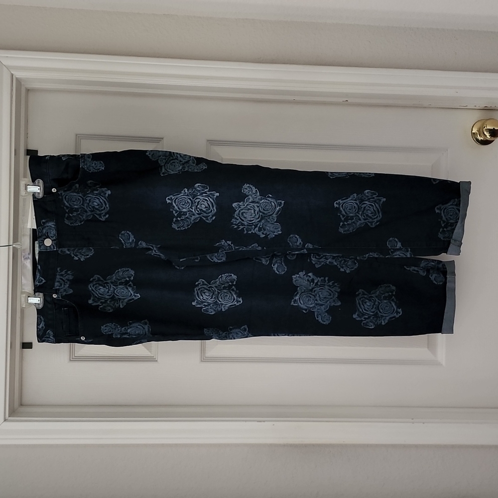 Women's EST. 1946 Denim Designer Inigo Ankle Jeans 16 w/Decorative Flowers. NWT
